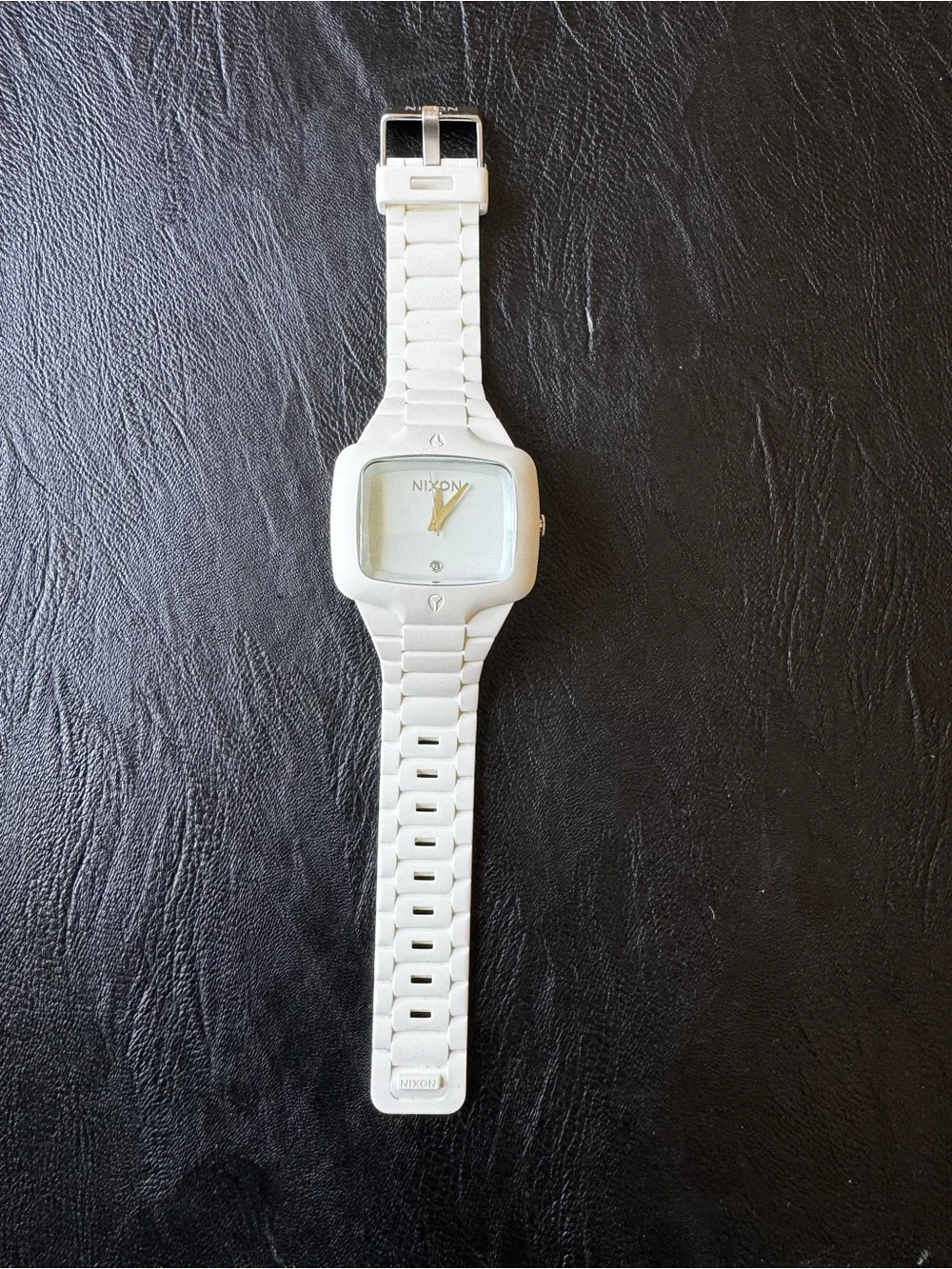 Nixon White Rubber Player modern minimalist good condition 40mm analog